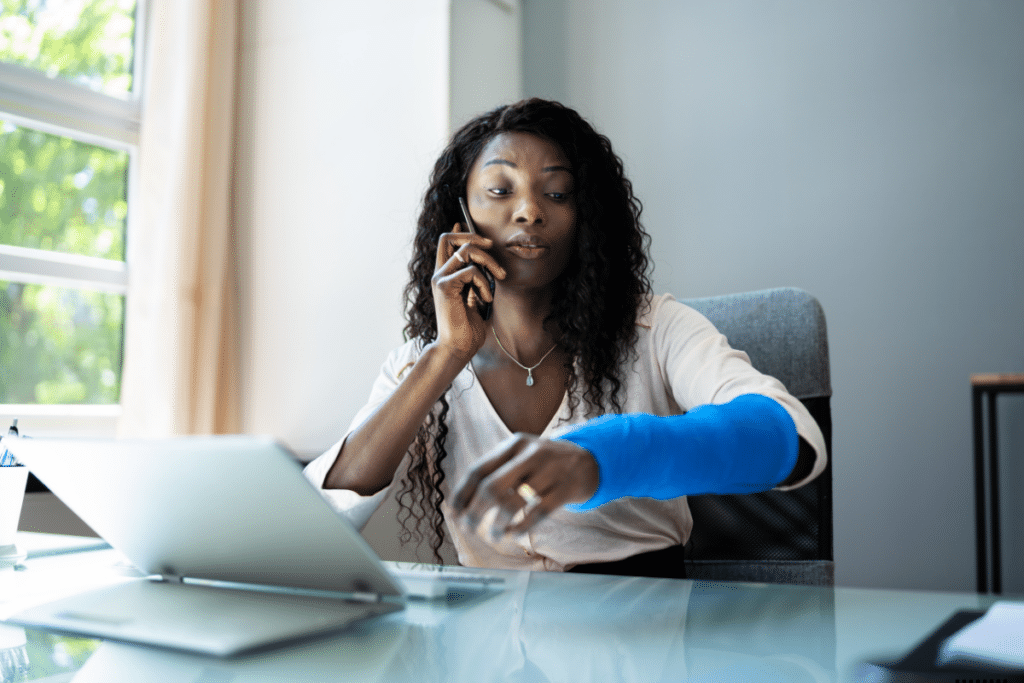 A lady whose injured on one hand making a call with the other